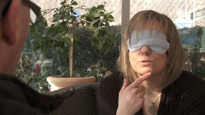 Céline Bosson, bandeau sur les yeux